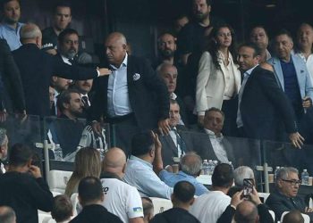 Beşiktaş tribünlerinde TFF Başkanı Büyükekşi'ye küfürlü tepki: Stadı terk etti