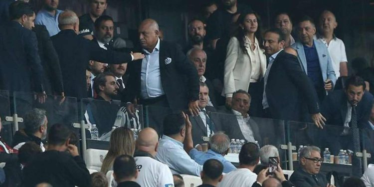 Beşiktaş tribünlerinde TFF Başkanı Büyükekşi'ye küfürlü tepki: Stadı terk etti