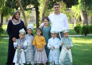 Beşizlerin anne ve babasını tutukladılar; çocuklar ortada kaldı