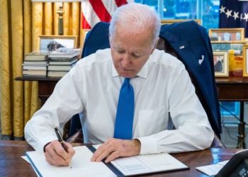 Biden, hükümetin kapanmasını önleyecek geçici bütçe tasarısını 2023 mali yılının bitimine 1 saat kala imzaladı