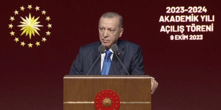 Bitmeyen öfke: Erdoğan akademiye 'Gezi'yi anlattı!