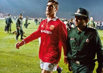 Bryan Robson, 1993 yılındaki Galatasaray-Manchester United maçını anlattı: Kariyerimin en ürkütücü atmosferiydi