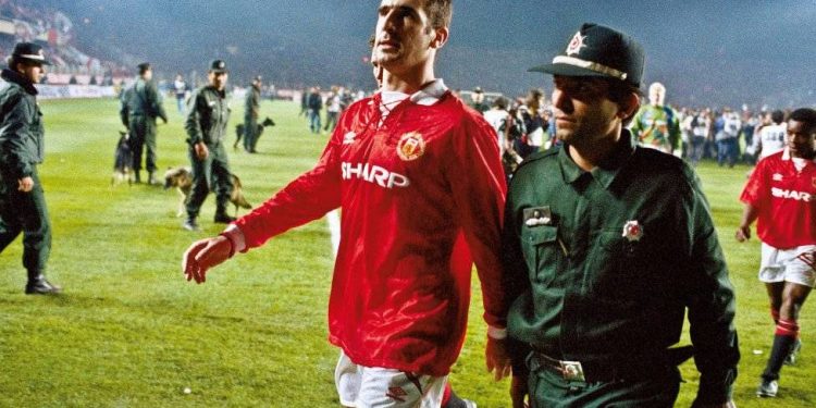 Bryan Robson, 1993 yılındaki Galatasaray-Manchester United maçını anlattı: Kariyerimin en ürkütücü atmosferiydi