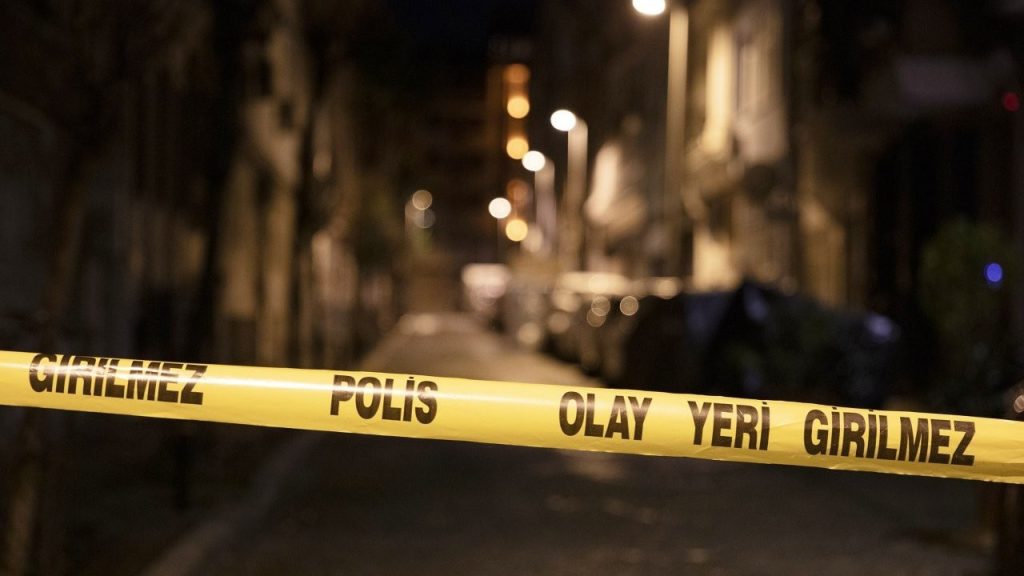 Büyükçekmece'de ihbara giden polislere ateş açıldı: 1 polis şehit oldu!