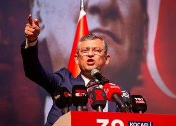CHP Genel Başkan adayı Özgür Özel Diyarbakır'da konuştu: 'Kürt sorununu çözmek için söz veriyoruz'