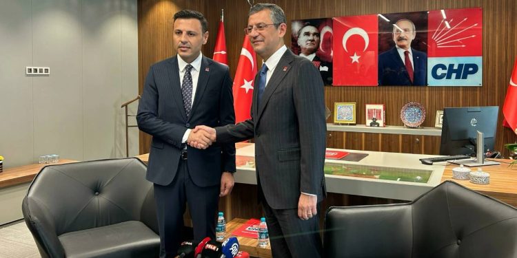 CHP İstanbul'dan Özgür Özel'e açık destek