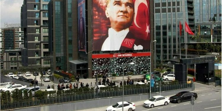 CHP’de tarihi seçim: Canpolat mı Çelik mi? İstanbul Kongresi öncesi hangi aday önde?