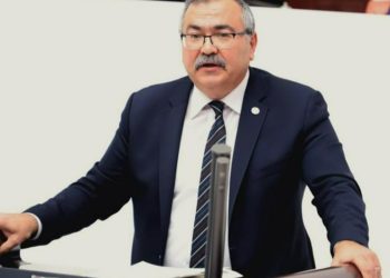 CHP'li Bülbül'den Menzil'e bağlılık yemini eden ilçe Milli Eğitim Müdürü'ne ve bakana tepki