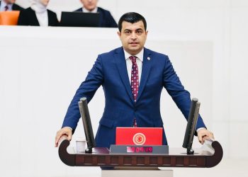 CHP'li Deniz Demir, Milli Eğitim Bakanlığı'na sordu: Depremle böyle mi mücadele edeceğiz?