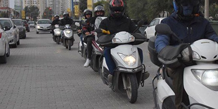 CHP'li Deniz Demir moto kuryelerin sorunlarını Meclis gündemine taşıdı: Kurye zamanla, zaman Azrail ile yarışıyor!