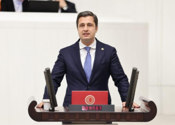 CHP'li Deniz Yücel okulların medreseleşmesini ve katkı payı alınmasını Danıştay'a taşıdı