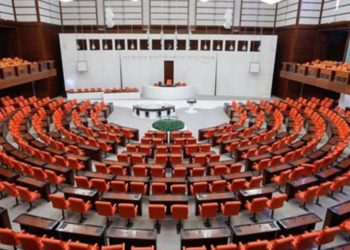 Çalışmayan emekliye 5 bin TL ikramiye Meclis'te kabul edildi