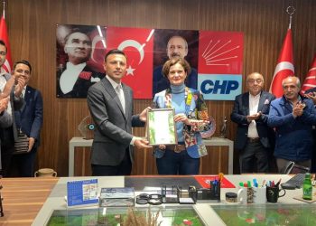 Canan Kaftancıoğlu, koltuğunu yeni başkan Özgür Çelik'e devretti