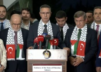 Davutoğlu ve Karamollaoğlu Filistin Büyükelçisi'ni ziyaret etti