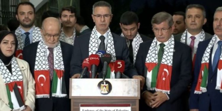Davutoğlu ve Karamollaoğlu Filistin Büyükelçisi'ni ziyaret etti