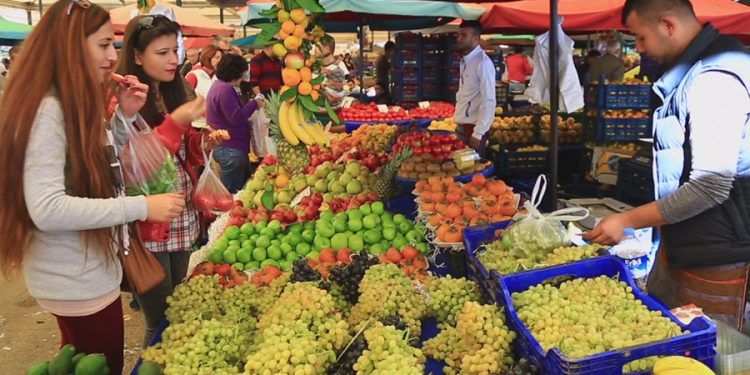 Ekonomistlerin yıl sonu enflasyon beklentisi yüzde 65’i geçti