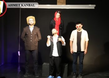 Engellere karşı tiyatro sahnelerini kurdular