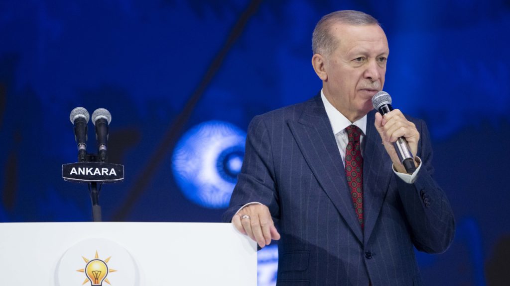 Erdoğan'ın eski metin yazarından yeni AKP yönetimine eleştiri: Riskli