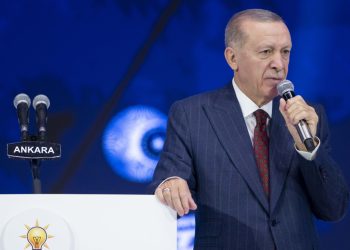Erdoğan'ın eski metin yazarından yeni AKP yönetimine eleştiri: Riskli