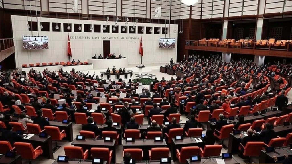 Erdoğan'ın 'seçimdeki mülakat' vaadi, AKP ve MHP'nin oylarıyla reddedildi