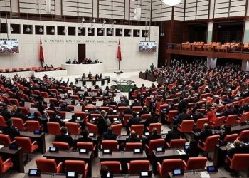 Erdoğan'ın 'seçimdeki mülakat' vaadi, AKP ve MHP'nin oylarıyla reddedildi