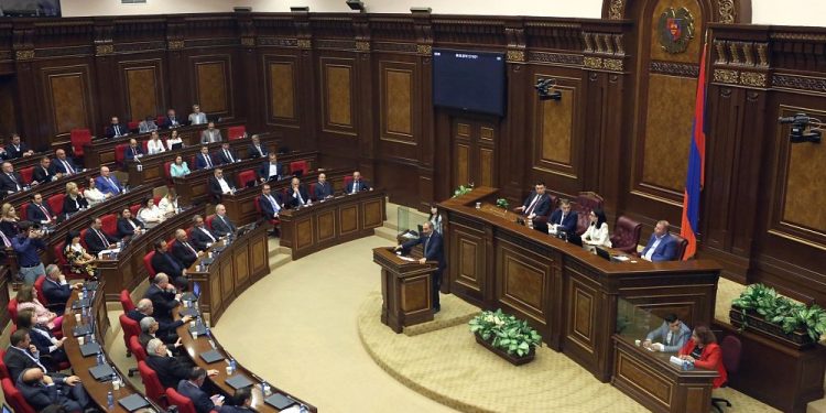 Ermenistan, Putin için yakalama kararı çıkaran Uluslararası Ceza Mahkemesi üyeliğini onayladı