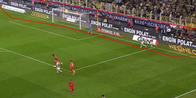 Fenerbahçe Ülker Stadı'nda, hakkında soruşturma başlatılan Engin Polat'ın reklamı yayımlandı