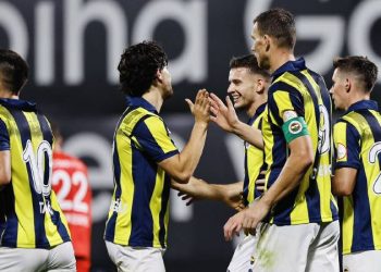 Fenerbahçe doludizgin ilerliyor