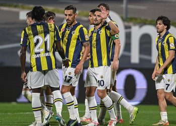 Fenerbahçe hem tutuyor hem atıyor