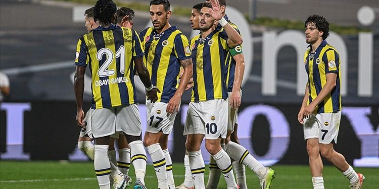 Fenerbahçe hem tutuyor hem atıyor