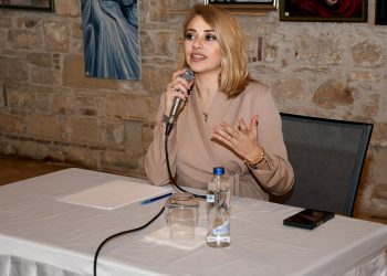 Feyza Altun, 'kozmetik' dünyasının karanlık yüzüne el attı: 'Açıklayamayacağım görüşmeler yaptım'