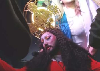 Filipinler'de İsa peygamberi taklit eden 'Drag Queen'e tutuklama: 'İstenmeyen kişi' ilan edildi