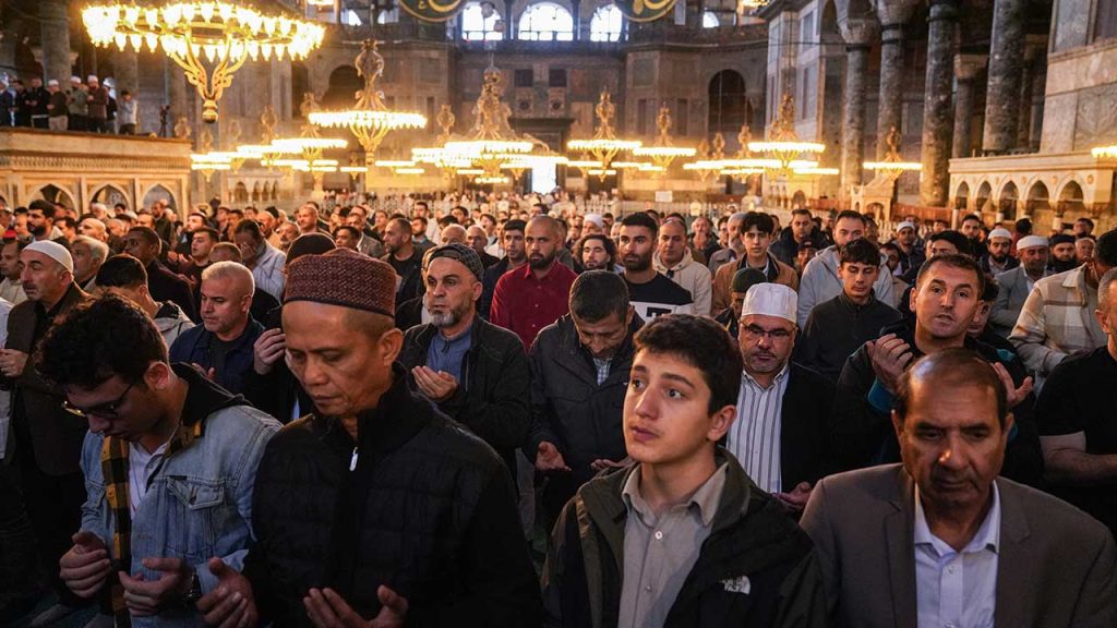 Filistin'de hayatını kaybedenler için gıyabi cenaze namazı kılındı