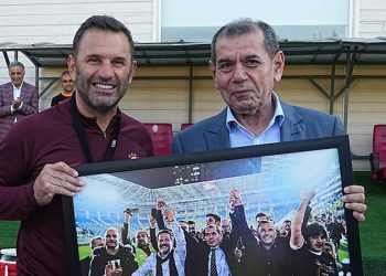 Florya'da Okan Buruk'a doğum günü kutlaması