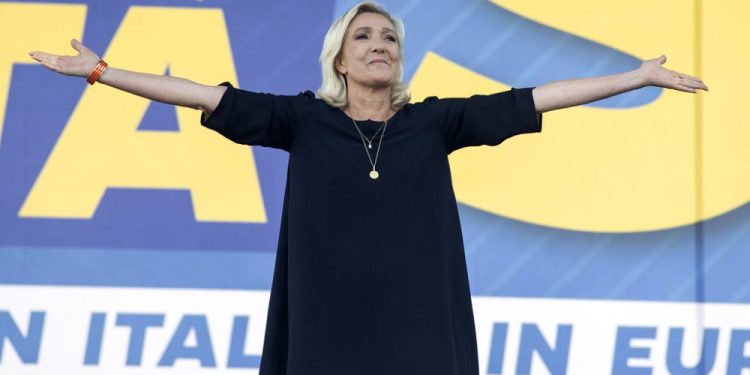 Fransa'da Benzema ve İçişleri Bakanı arasındaki polemiğe Le Pen de katıldı