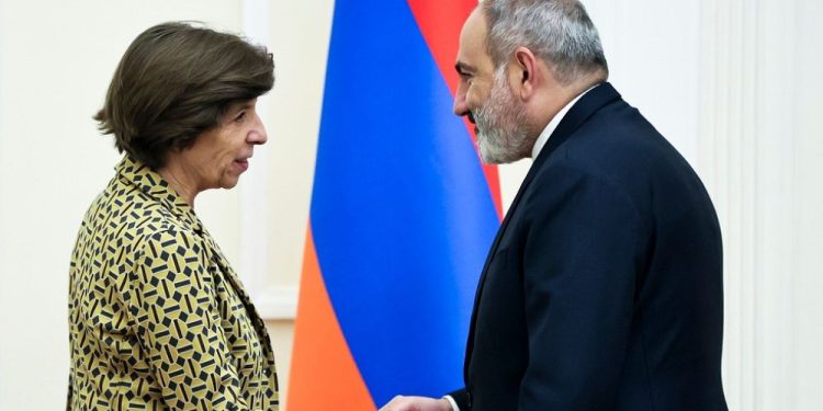 Fransa'dan, Ermenistan'a askeri teçhizat sevkiyatına 'onay'