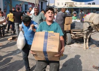 Gazze'de ölü sayısı 8 bini geçti; halk BM yardım tesislerine girdi