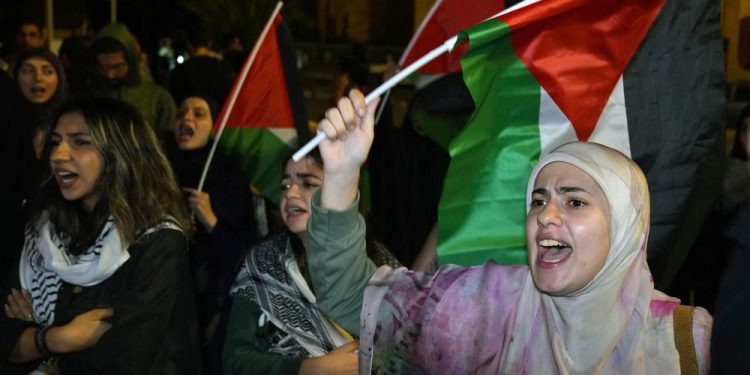 Gazze'deki hastane saldırısı sonrası birçok ülkede protestolar düzenlendi