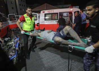 Gazze’deki hastanede zamana karşı yarış: Elektrikler kesilmeden yüzlerce yaralının tedavisi için mücadele ediliyor