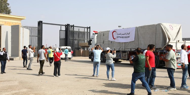 Gazze'ye ikinci yardım konvoyu Refah Sınır Kapısı'ndan giriş yaptı