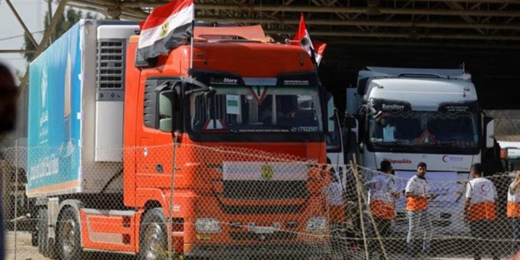 Gazze'ye insani yardım: Bir kamyonu sadece tabut