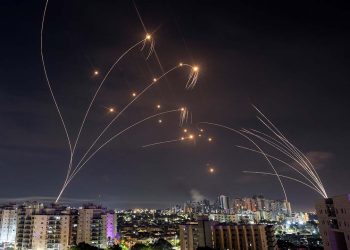 Gece boyunca karşılıklı saldırılar: İsrail'deki yedi noktada çatışmalar sürüyor