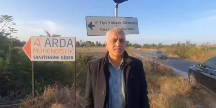 Gergerlioğlu: Cezaevindeki anneler, emekleyen bebeklerin dizleri zarar görmesin diye yetişkin çorabı giydiriyor