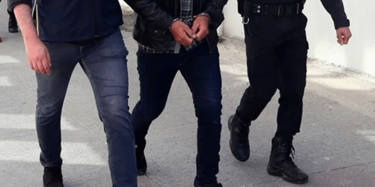 HDP İzmir İl Eş Başkanları gözaltına alındı