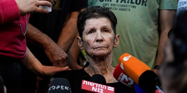 Hamas'ın serbest bıraktığı İsrailli rehine: Haklarını teslim etmem lazım bize çok iyi davrandılar