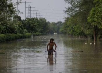 Hindistan'da sel: 23'ü asker 30 kişi kayıp