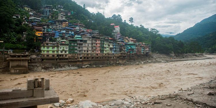 Hindistan'daki sel nedeniyle ölenlerin sayısı 40'a yükseldi: Kaybolanları arama çalışmaları sürüyor