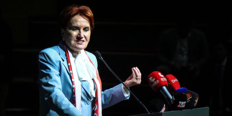 İYİ Parti lideri Meral Akşener'den 'manidar' mesaj: Birileri gibi koltuk döşemesi eskitmedik
