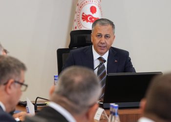 İçişleri Bakanı Yerlikaya: Yunanistan ve Bulgaristan sınıra askerlerden duvar ördük, bu ay bir kişi bile geçemedi