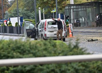 İçişleri Bakanlığı önünde bombalı saldırı girişimi; 2 polis yaralı